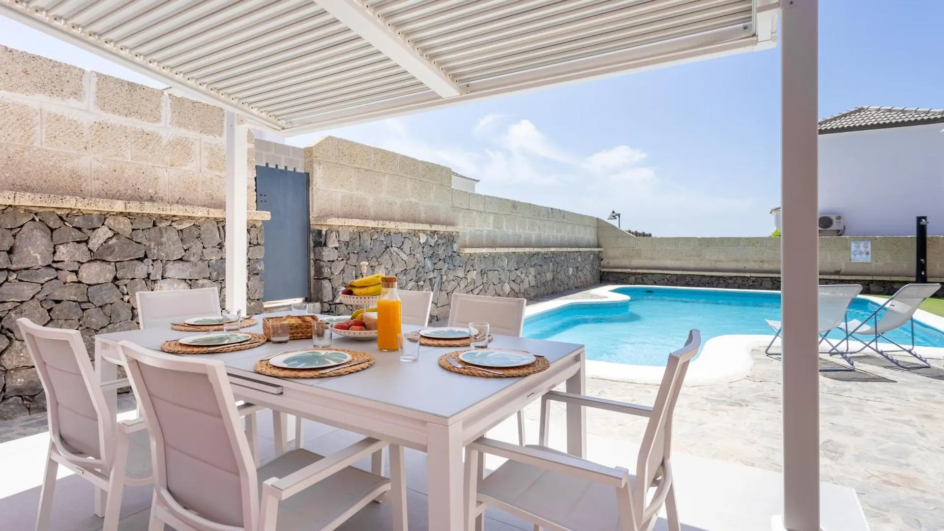 Villa Chloe Costa Adeje Tenerifesummervillas Giant Private Pool 11 Meters Long Holiday home Costa Adeje (Tenerife)