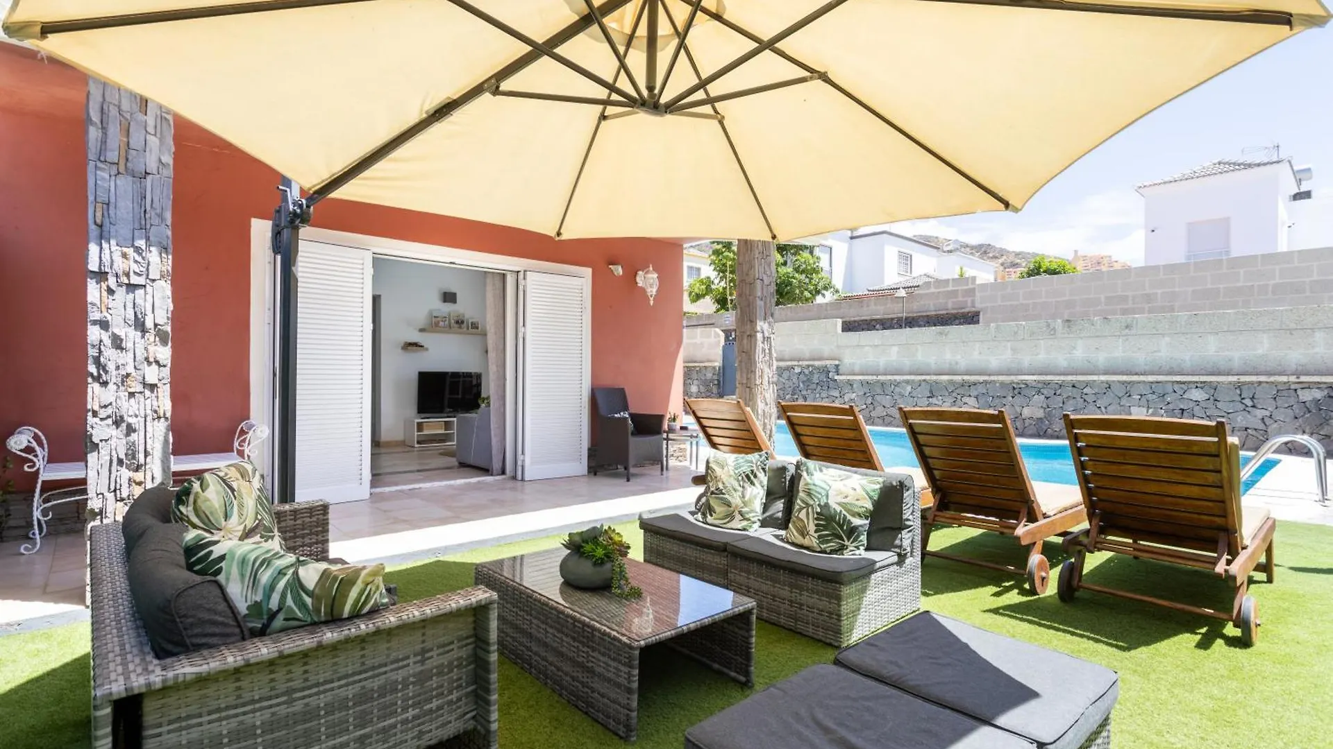 Holiday home Villa Chloe Costa Adeje Tenerifesummervillas Giant Private Pool 11 Meters Long